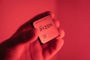 AMD Ryzen 7 5800X3D vs. Intel Core i9-12900K
