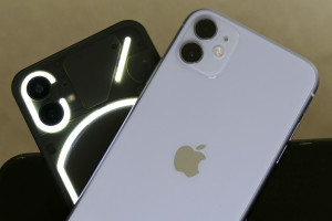 The cameras on the Nothing Phone 1 and iPhone 11.