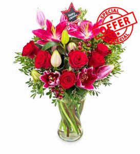 Christmas Bouquet - Bouquet of Flowers - Christmas Flowers - Fresh Flowers - Ocassional Flowers - Christmas Treat - Flowers - Merry Christmas Bouque