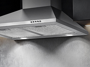 Text reads 'CIRCULATOR FILTRATION'. Technical diagram showing airflow patterns and filtration system components on grey background with red directional arrows.