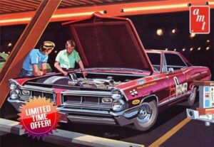 AMT 1965 Pontiac Grand Prix Show and Go 1:25 Scale Model Ki