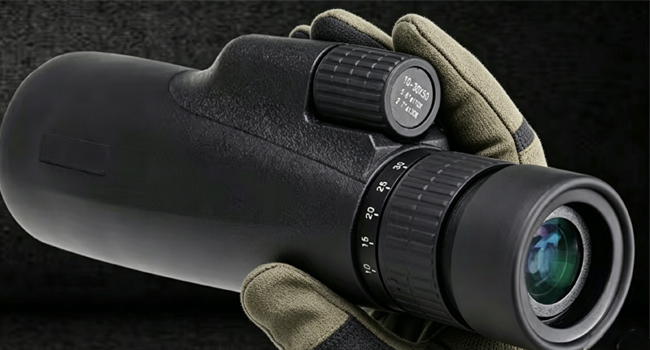 Text reads '5 pieces, 7 lens groups.' Black monocular telescope mounted on branch with perched orange-breasted bird against green foliage background.