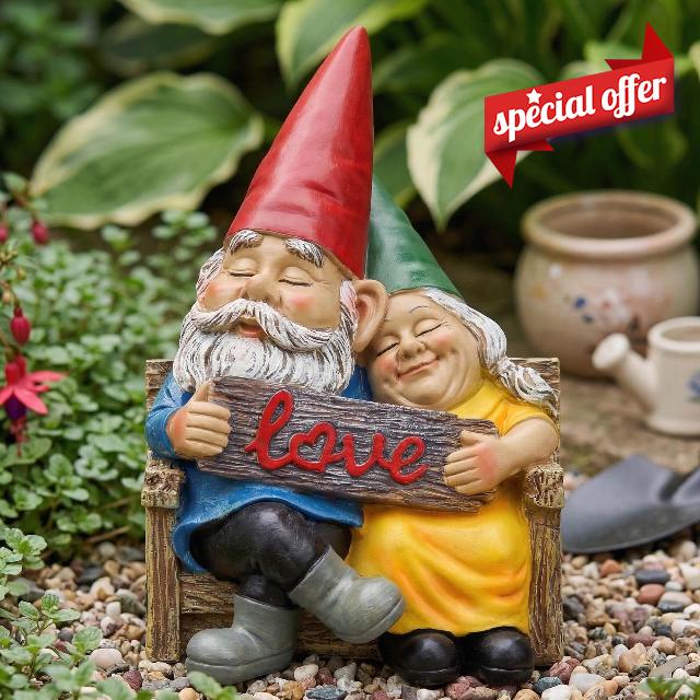Funny Garden Gnomes Couple Statue