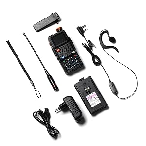 Handheld radio with colour screen, antenna and orange buttons. The text indicates adjustable side buttons. The unit has a textured black housing and visible speaker grille